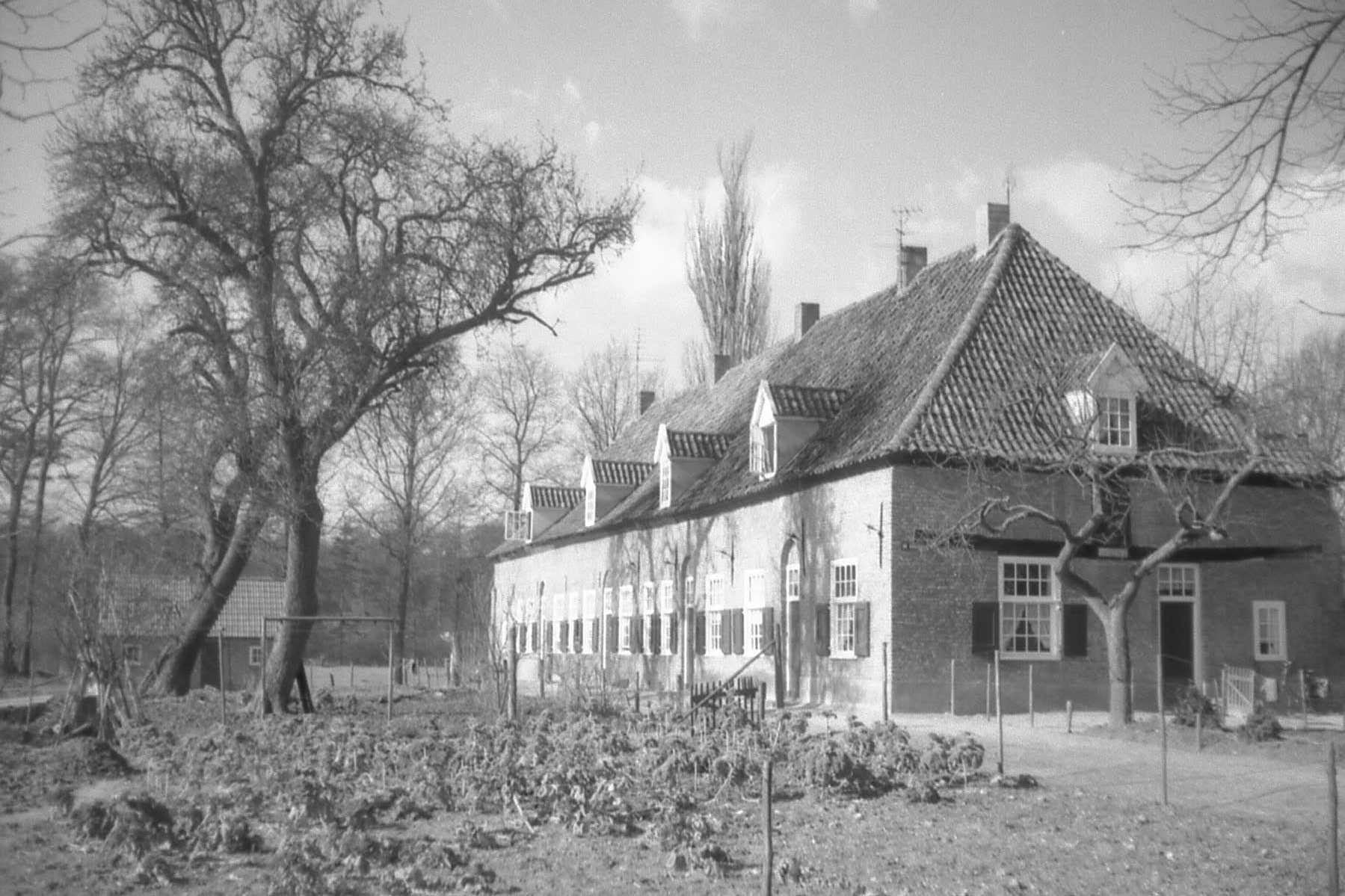 1967 Vier woningen op kaatsbaan Huis Bergh